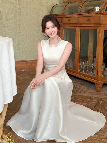 Style Français Simple Robes de Bal Longues en Satin Blanc Col Rond Coupe A-ligne Tenues de Soirée Formelles pour Femmes N2068