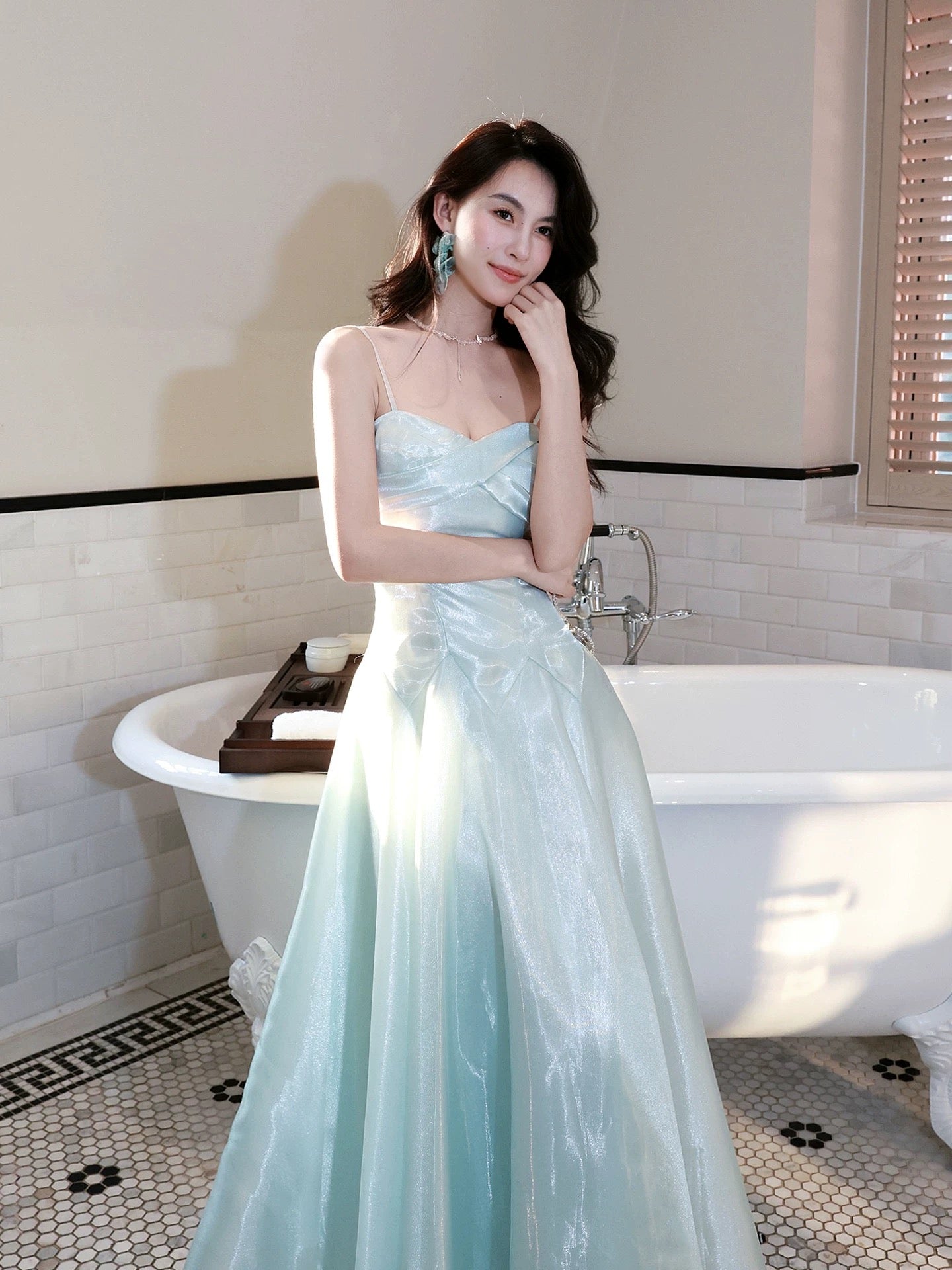Einfaches A-Linien Spaghetti-Träger Hellgrünes Satin-Inspirations-Kleid für Hochzeitsgäste N2071