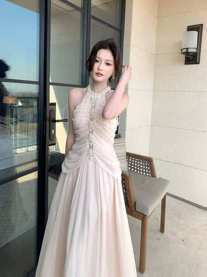 Einfaches A-Linien-Neckholder-Chiffon-Plissee-Inspiration langes Hochzeits-Gastkleid N2089