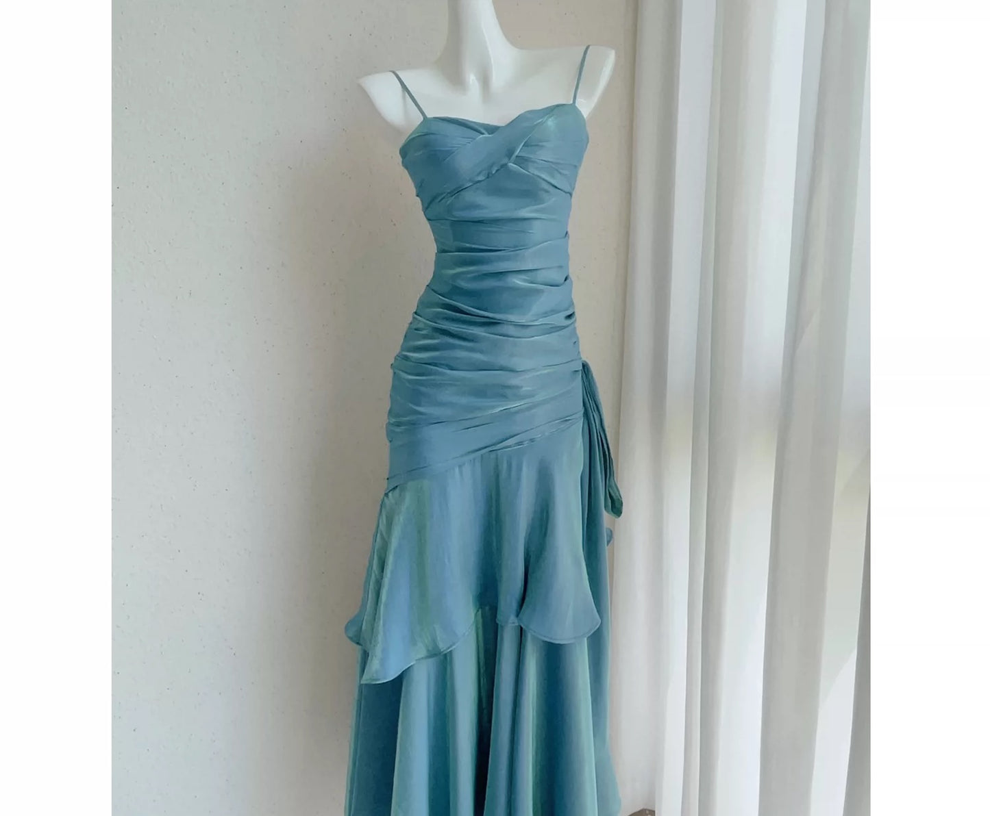 Einfaches Meerjungfrau-Spaghettiträger Blaues Satin Inspiration Langes Hochzeitsfeier Ball Gastkleider N2092