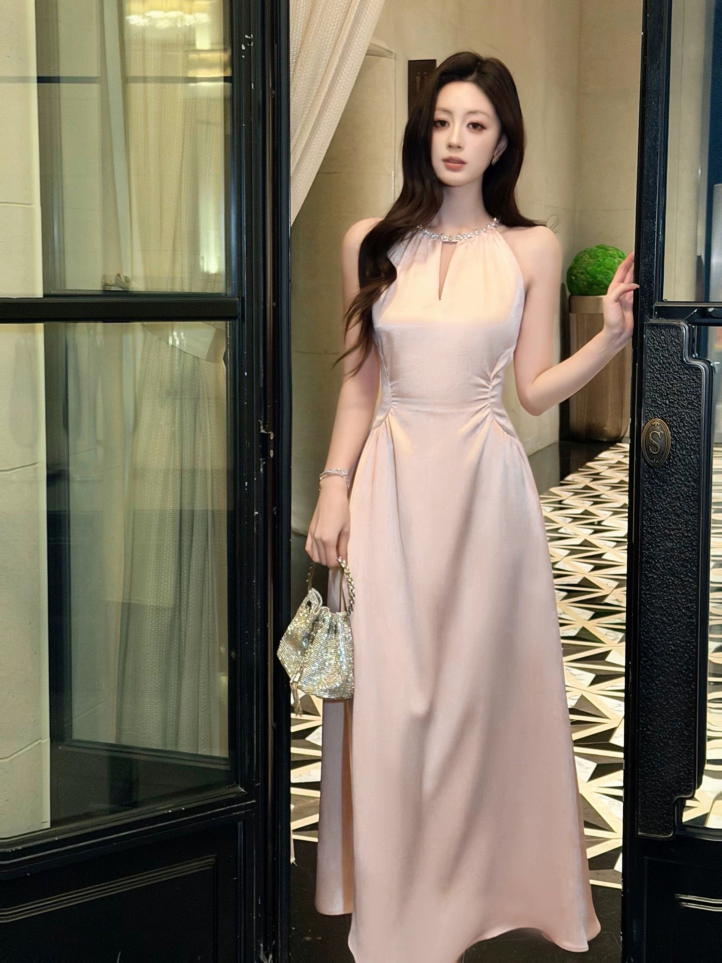 Robes N2096 de Bal et de Soirée Simples en Satin Rose Coupe A, Encolure Dégagée, pour Invités de Mariage