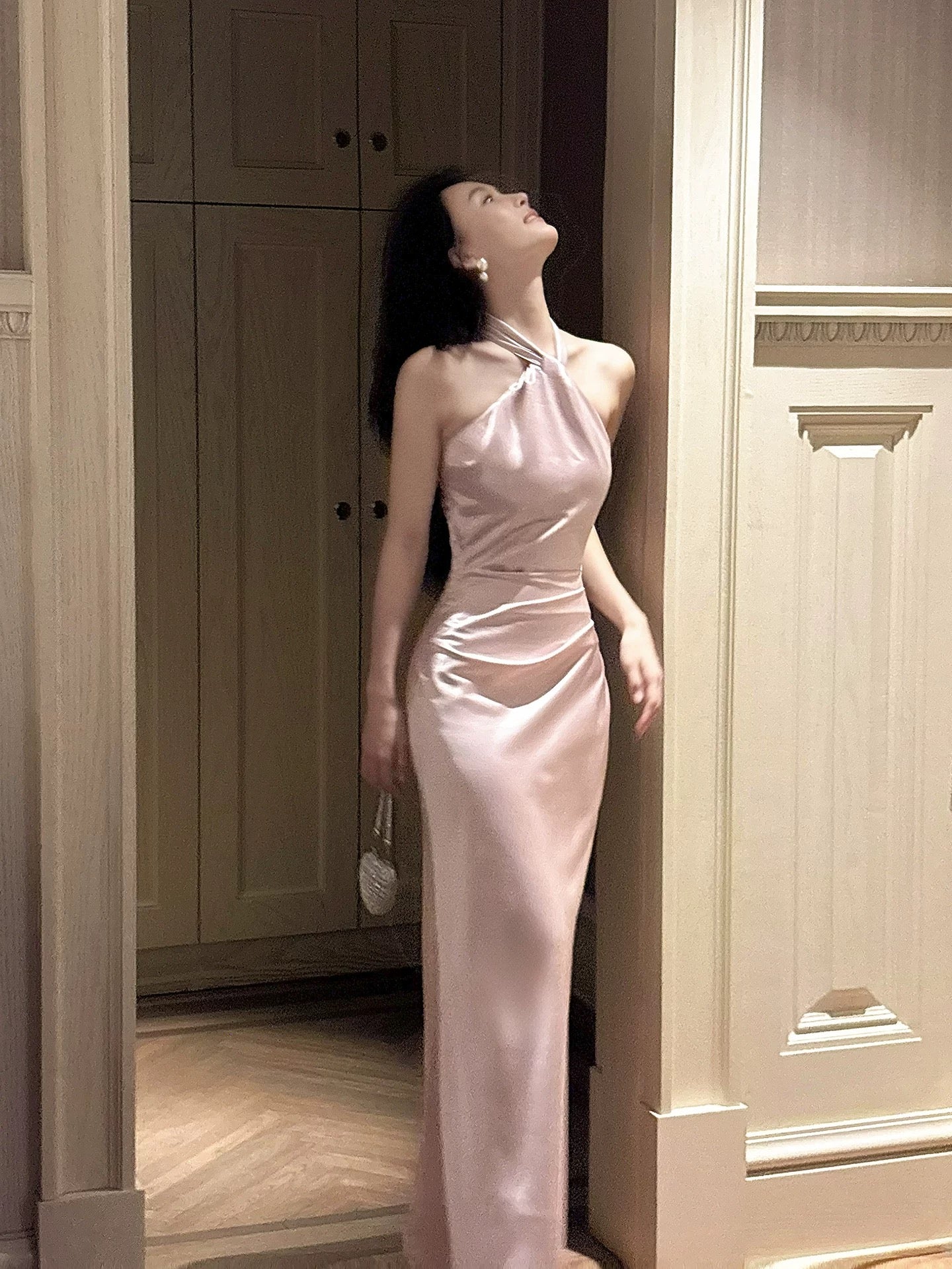 Einfaches Meerjungfrau Halter Neck Satin Rosa Inspiration Langes Hochzeits-Party Ball Gastkleid N2099
