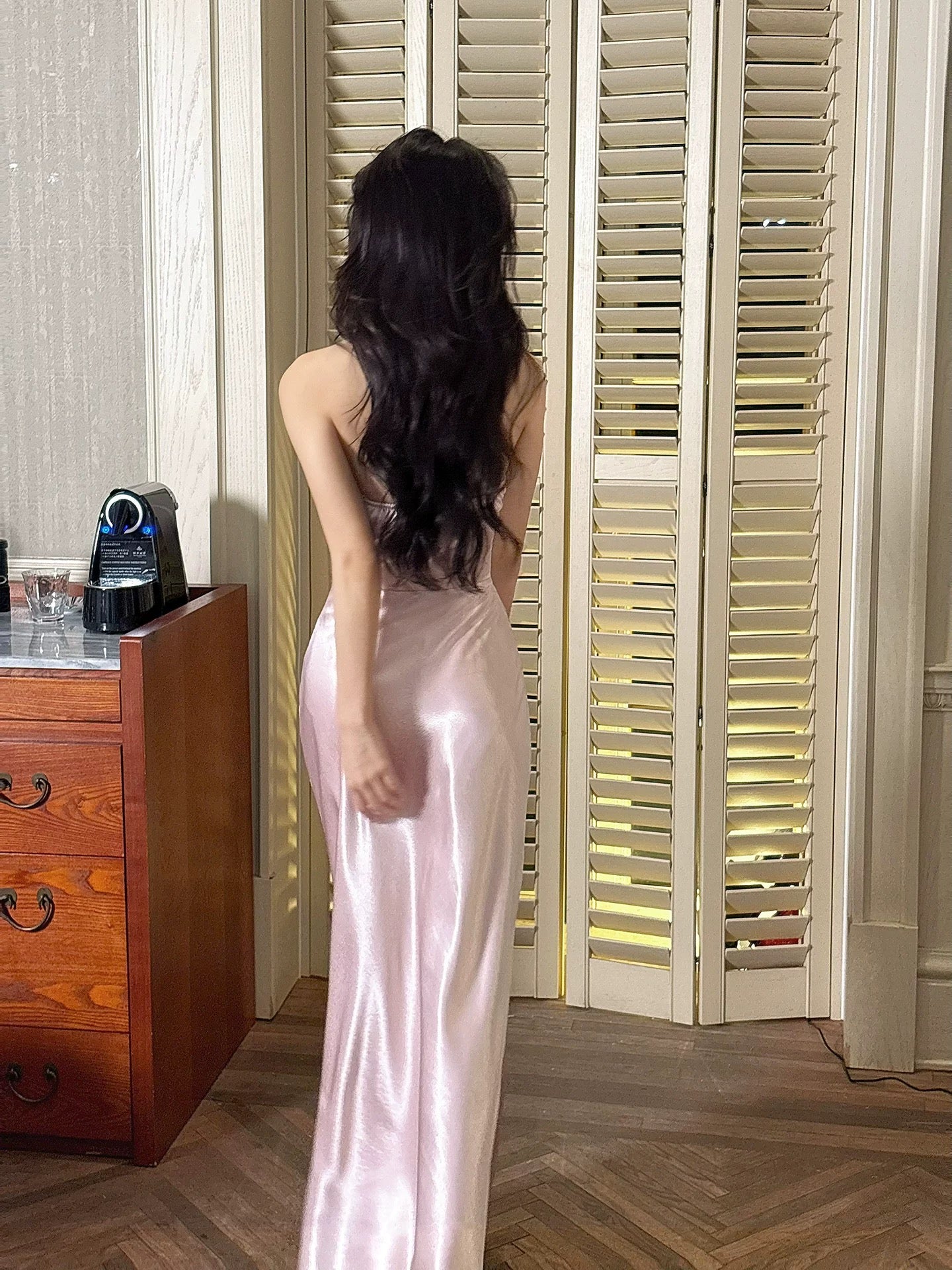 Einfaches Meerjungfrau Halter Neck Satin Rosa Inspiration Langes Hochzeits-Party Ball Gastkleid N2099