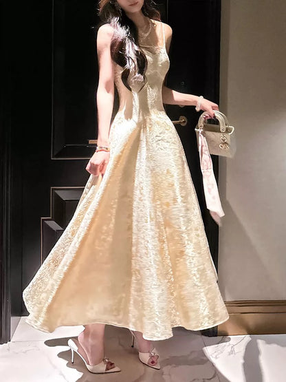 Robe de Soirée Chic en Satin Coupe Droite à Bretelles Fines N2191 - Inspiration Printemps