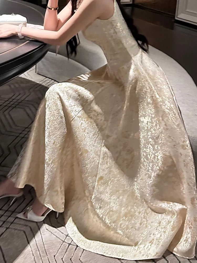 Robe de Soirée Chic en Satin Coupe Droite à Bretelles Fines N2191 - Inspiration Printemps