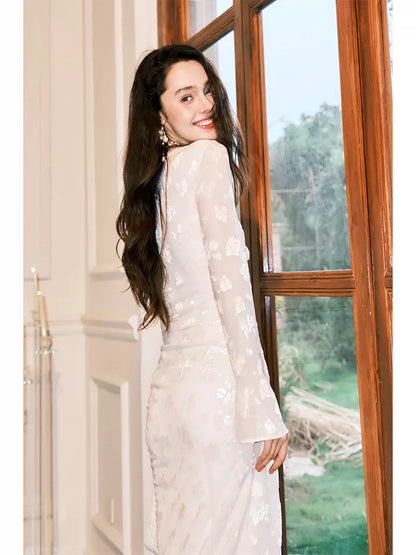 Robe de mariée de sirène mignonne à col en V en velours blanc à manches longues printemps été inspiration jardin N2198