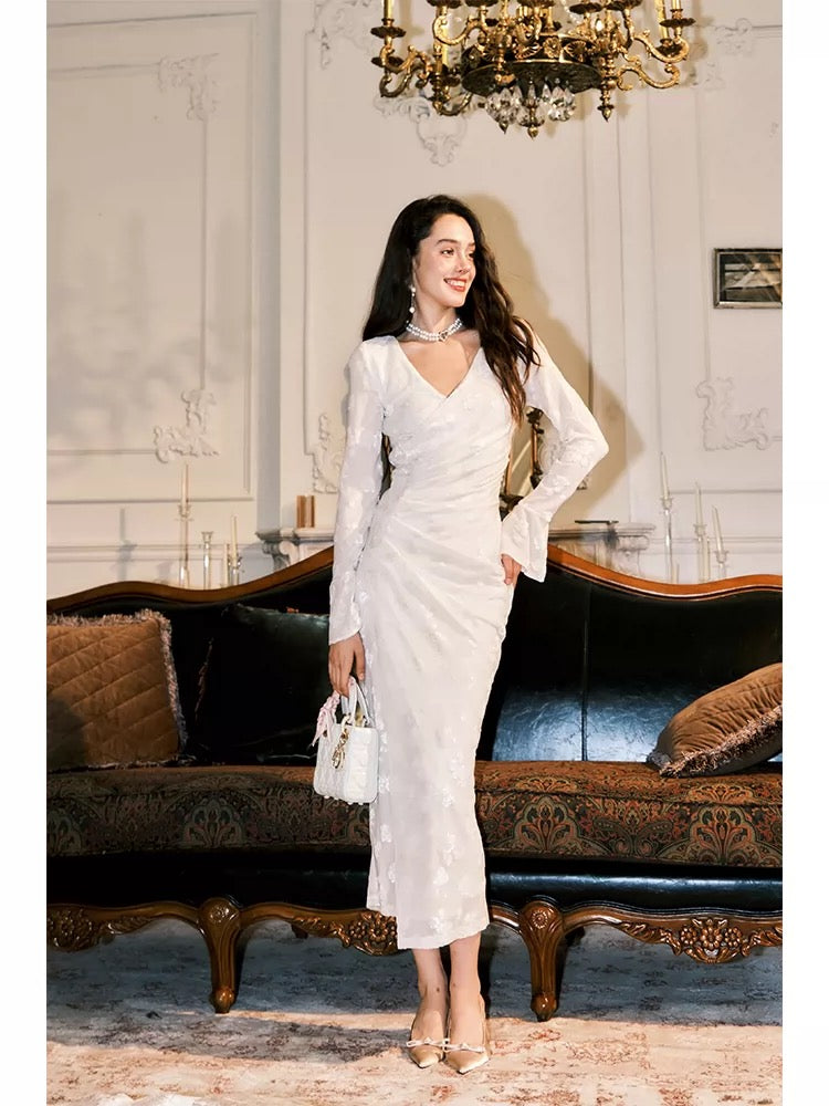 Robe de mariée de sirène mignonne à col en V en velours blanc à manches longues printemps été inspiration jardin N2198