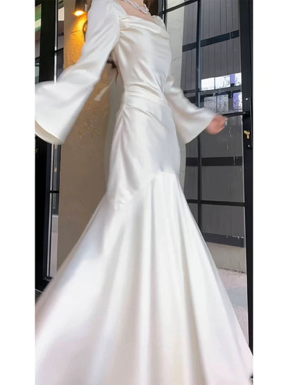 Niedliches Meerjungfrau-Kleid, quadratisch, weißer Satin, lange Ärmel, Frühling, Sommer, Garteninspiration, Hochzeitsgastkleider N2199
