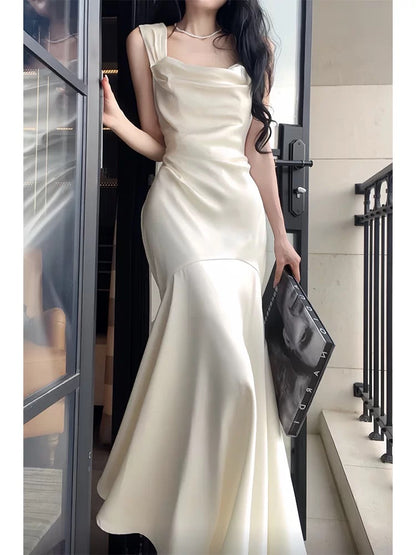 Niedliches Meerjungfrau-Kleid, quadratisch, weißer Satin, lange Ärmel, Frühling, Sommer, Garteninspiration, Hochzeitsgastkleider N2199