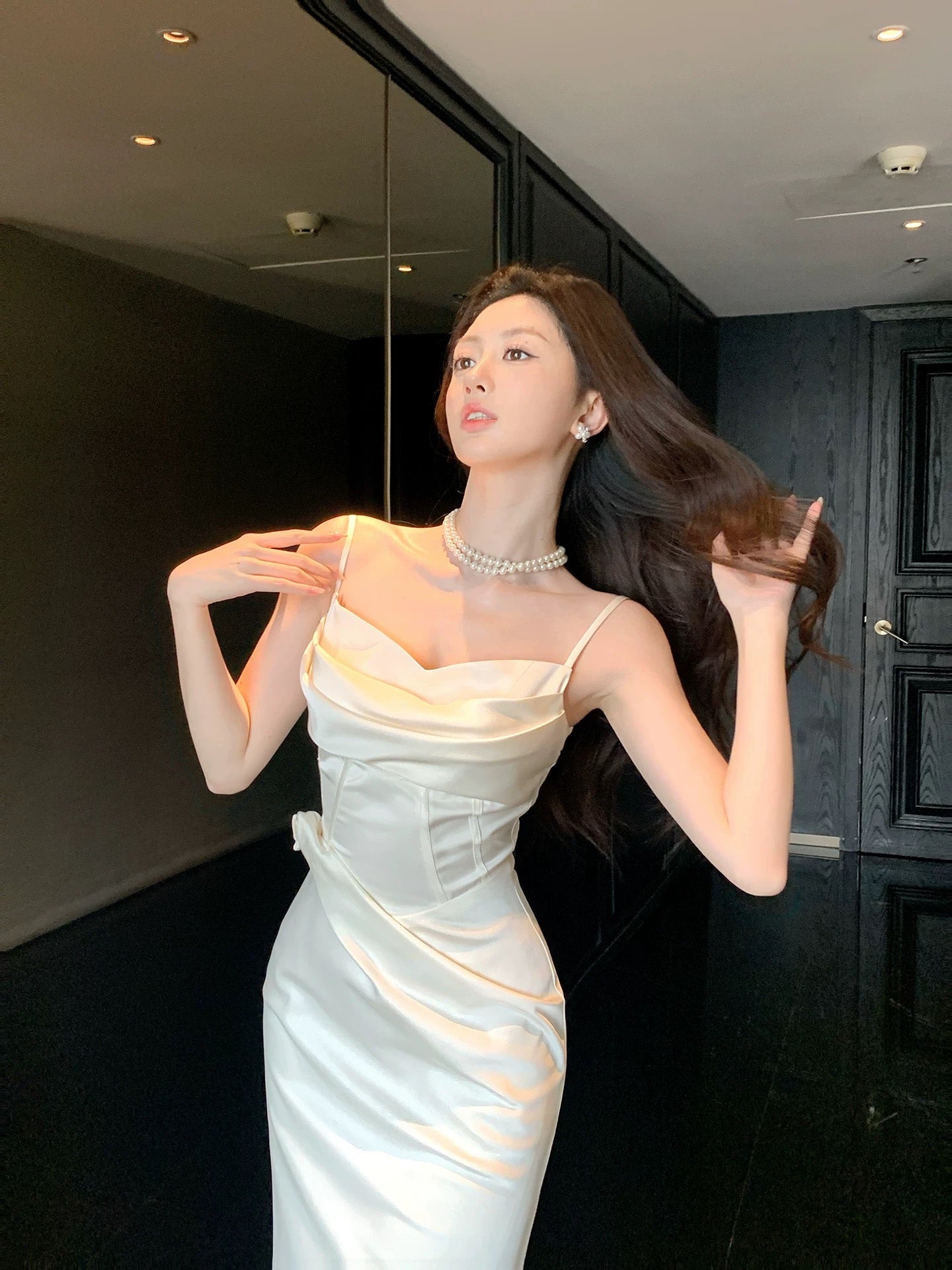 Mignonne Robe d'Invitée de Mariage Bretelles Spaghetti en Satin Ivoire Longue Style Sirène pour Plage Printemps Été Jardin Inspiration N2201