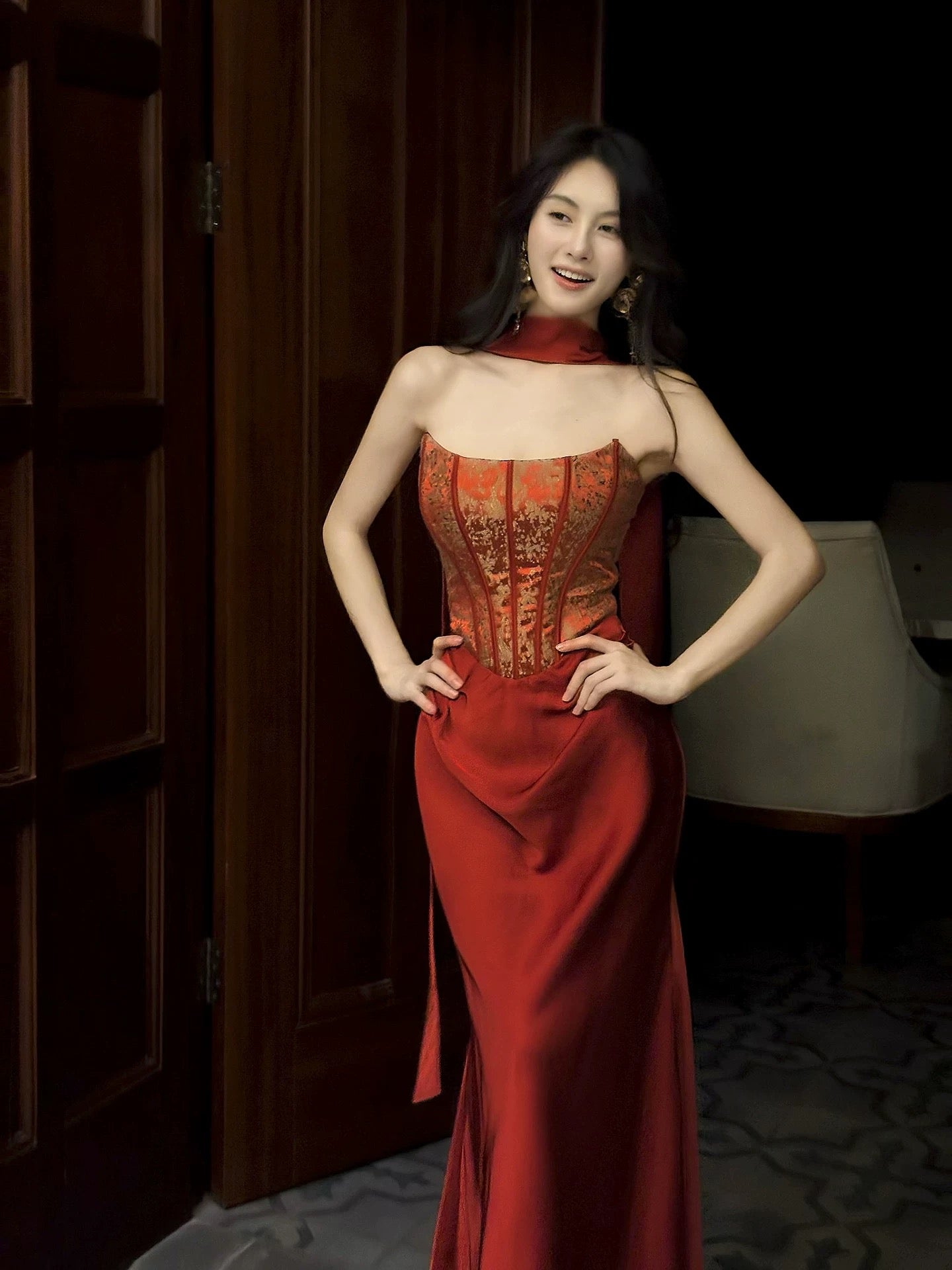 Élégante robe de bal longue en satin rouge à fines bretelles de style sirène pour femmes, filles et adolescentes N2213