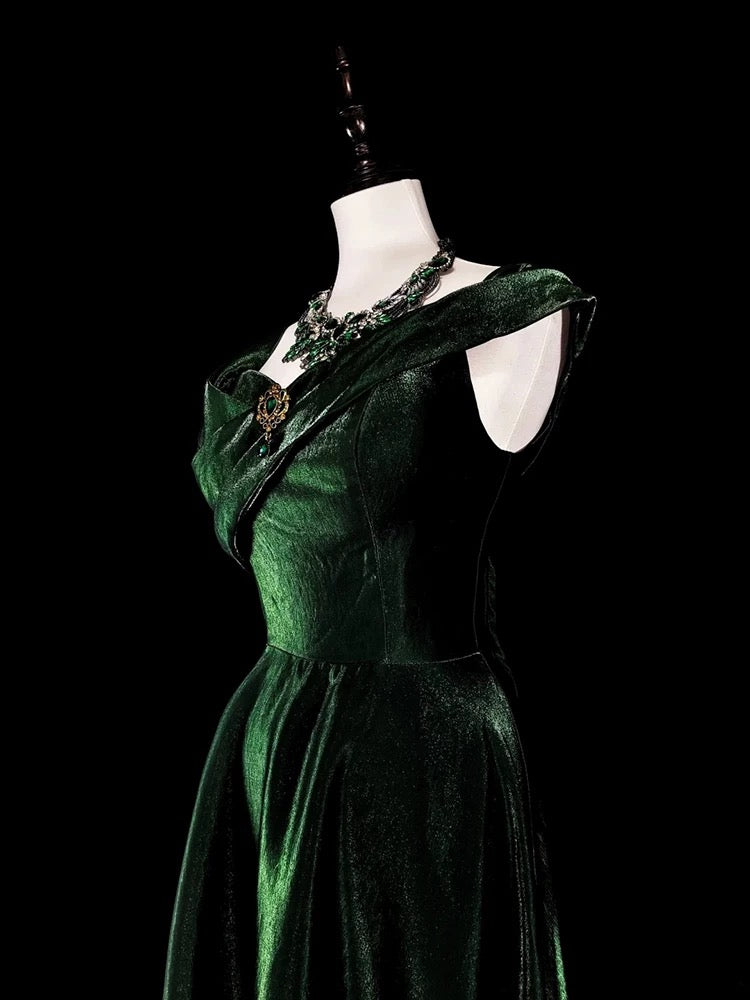 Robe de bal longue vintage en velours vert foncé à volants, coupe trapèze, décolleté cœur, idéale pour les lycéennes et les adolescentes (réf. N1672).
