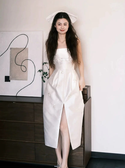 Robe de mariée bustier simple en satin, longueur thé, coupe ajustée, référence N1674