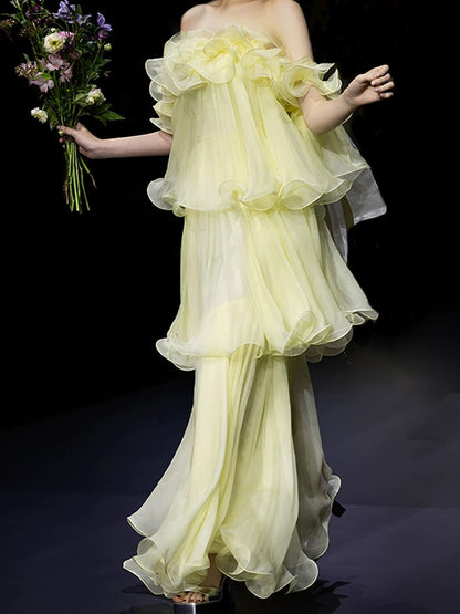Robe de bal de fin d'année vintage jaune en mousseline, coupe trapèze, épaules dénudées et volants, idéale pour les lycéennes et les adolescentes (N1677).