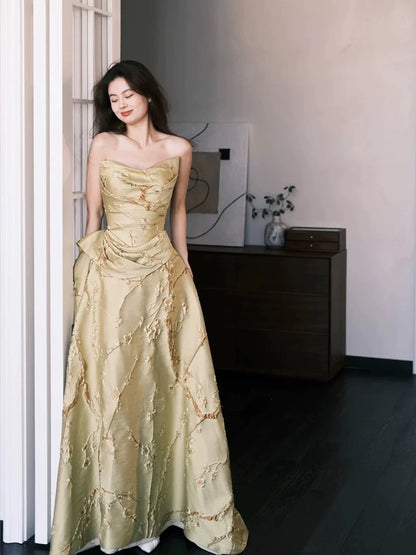 Magnifique robe de bal jaune satinée à décolleté cœur, idéale pour les lycéennes, les adolescentes et les jeunes filles. Robe de fin d'année N1688
