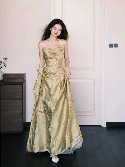 Magnifique robe de bal jaune satinée à décolleté cœur, idéale pour les lycéennes, les adolescentes et les jeunes filles. Robe de fin d'année N1688