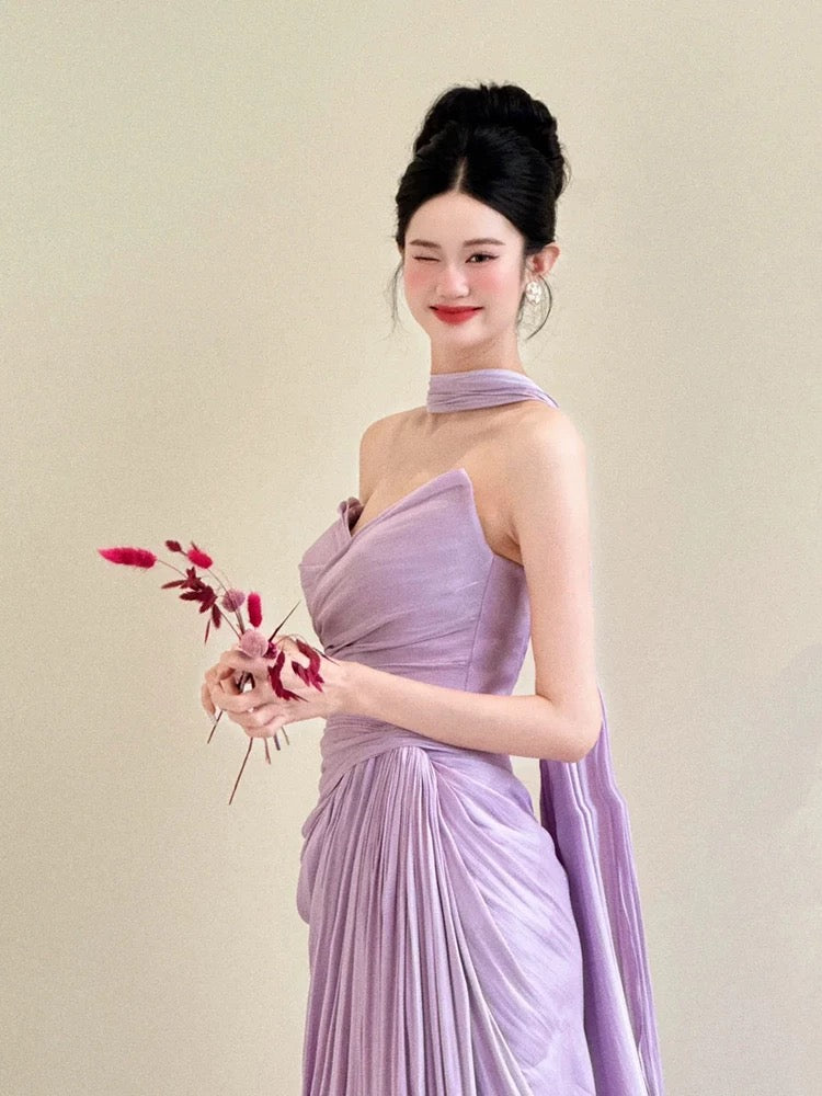 Robe longue d'invitée de mariage classique sirène en satin lilas avec volants et foulard, inspiration N1687