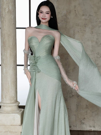 Robe de bal/mariée longue verte classique à décolleté cœur et fente, volants et écharpe, inspiration sirène N1693
