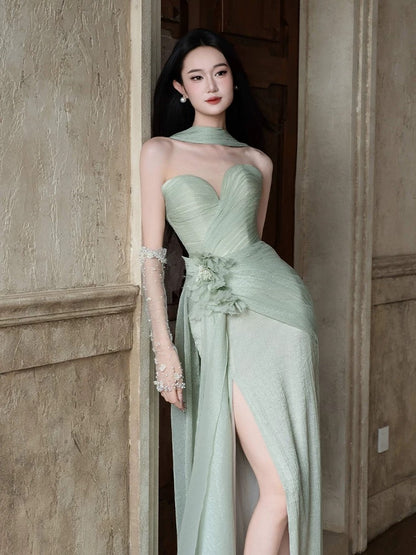 Robe de bal/mariée longue verte classique à décolleté cœur et fente, volants et écharpe, inspiration sirène N1693