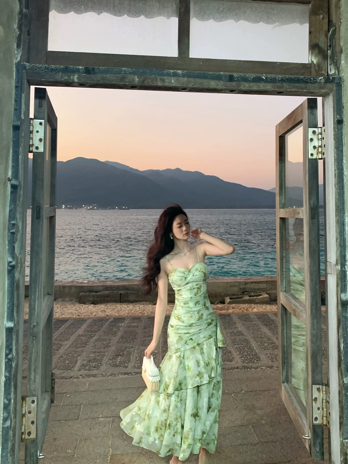 Robes de soirée en mousseline de soie verte à bretelles spaghetti et imprimé floral pour sirène flamboyante, parfaites pour les croisières et les 18 ans RB3859