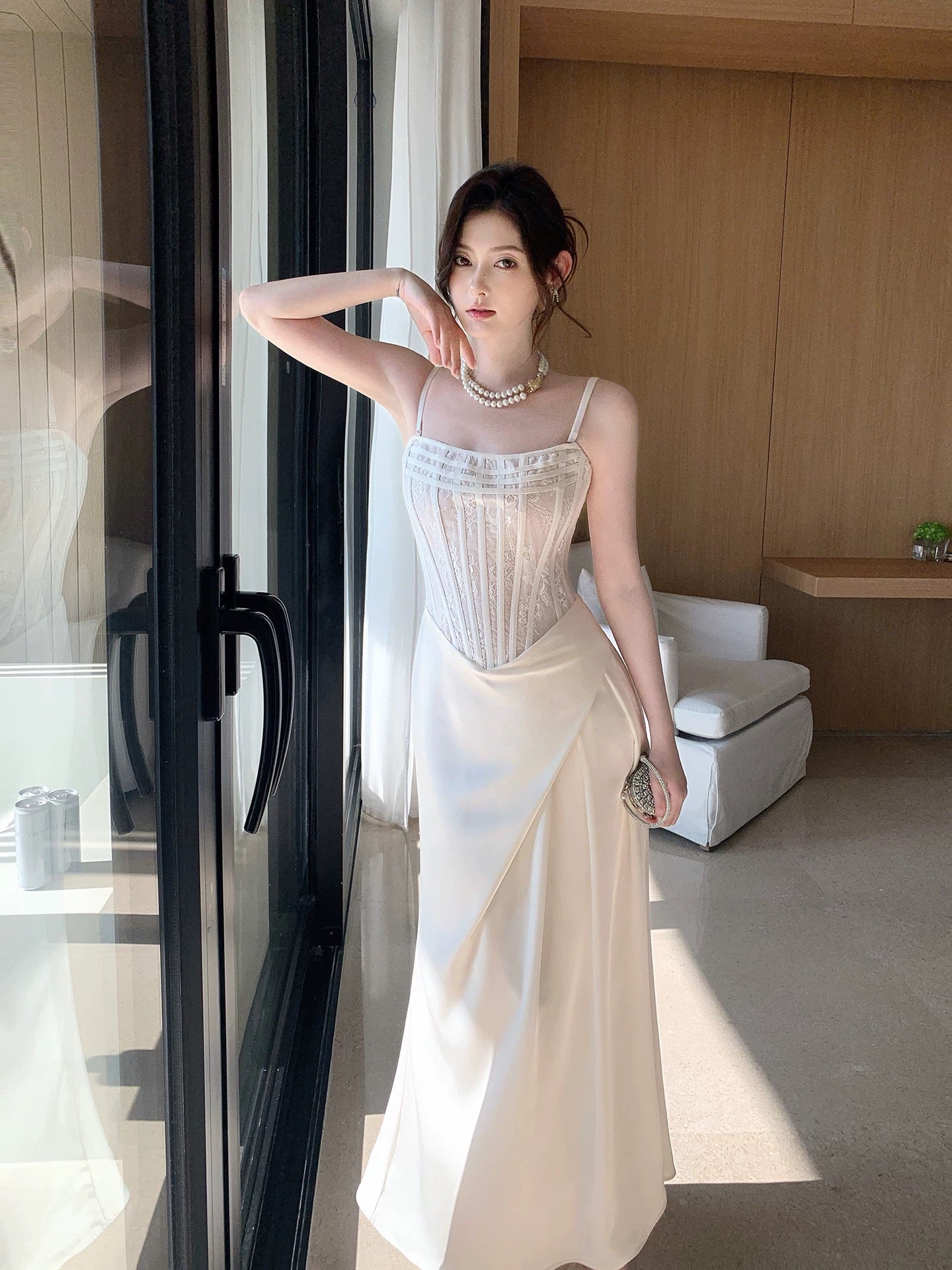 Schlichtes Meerjungfrau-Spaghettiträger-Kleid aus weißem Satin für formelle Abende auf Kreuzfahrtschiffen, Outfit zum 20. Geburtstag RB3874