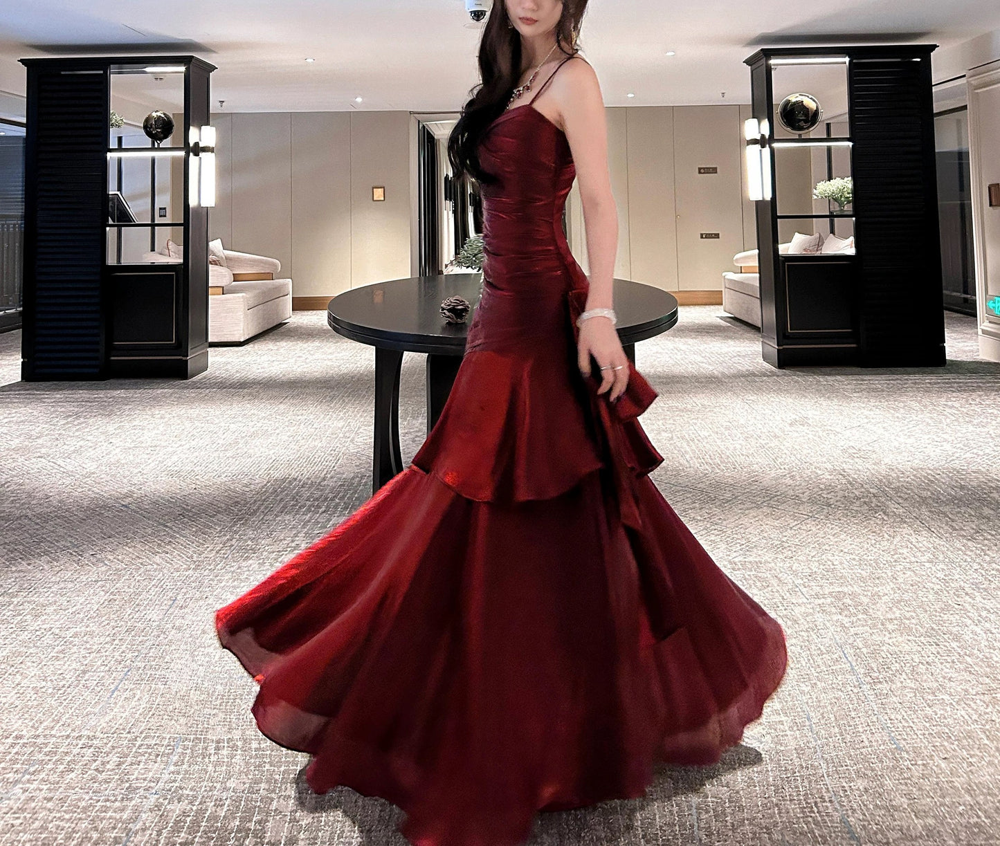 Robe de soirée sirène modest avec bretelles fines bordeaux pour croisière, soirée formelle, 21e anniversaire, tenue longue RB3881