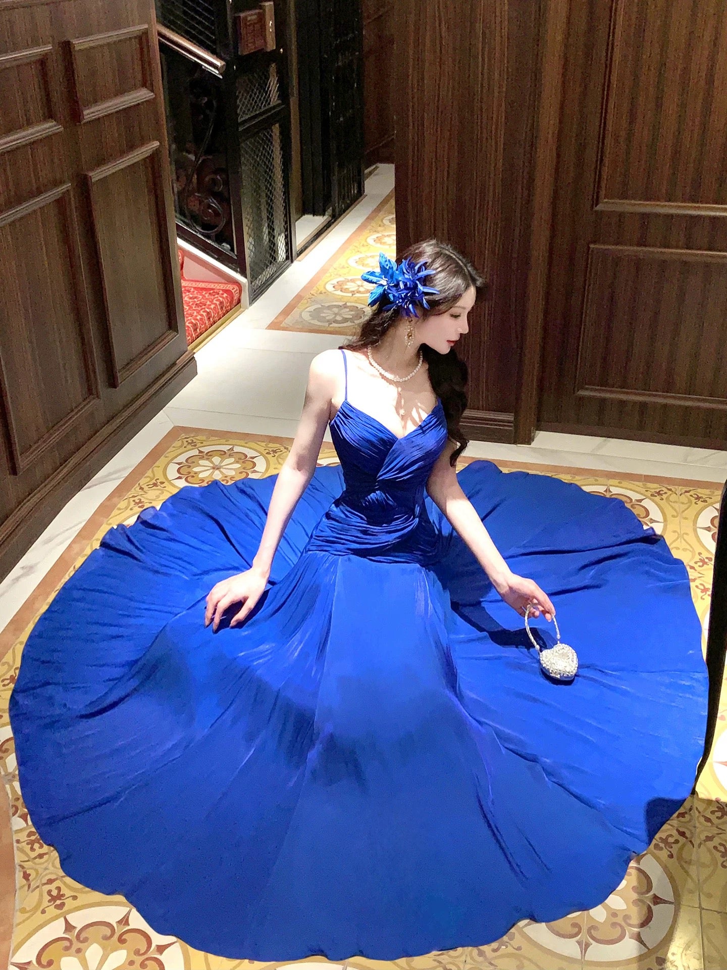 Elegant A Line Spaghetti Strap Royal Blue Sleeveless Waist-cinching Full-hem Maxi Dress Semi Formal Garden Beach Spring Event Outfits Wedding Guest Dress RB4976