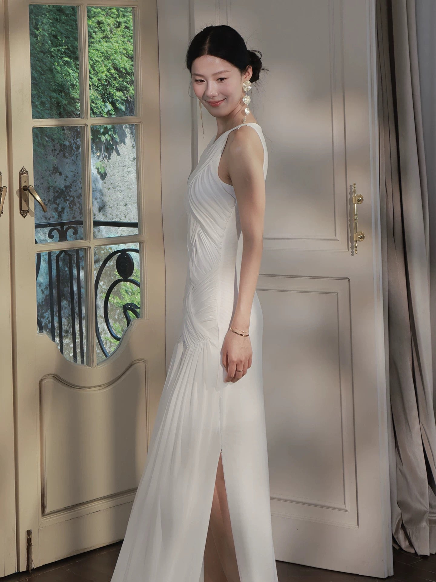 Sexy Sheath Scoop White Chiffon Sleeveless Date Night Outfit Outdoor Semi Formal Long Wedding Guest Dresses RB5036