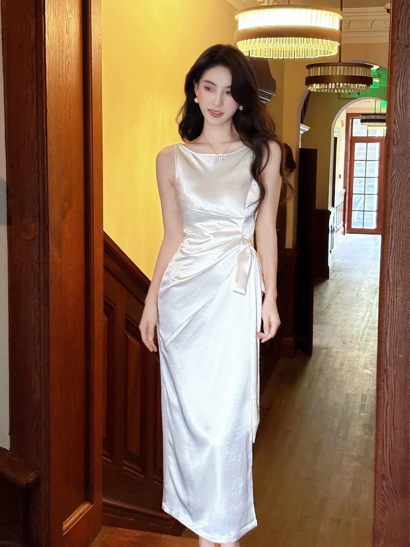 Chic Sheath Scoop Satin White Sleeveless Date Night Outfit Outdoor Semi Formal Long Wedding Guest Dresses RB5044