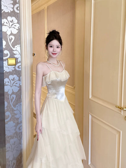 Chic A Line Spaghetti Strap Champagne Chiffon Sleeveless Date Night Outfits Outdoor Semi Formal Long Wedding Guest Dresses RB5048