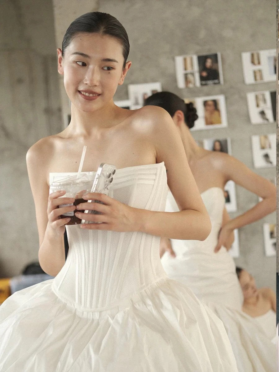 Timeless Ball Gown Strapless White Satin With Ruffle Short Brides Gown Bridal Dress Wedding Dresses RB5556