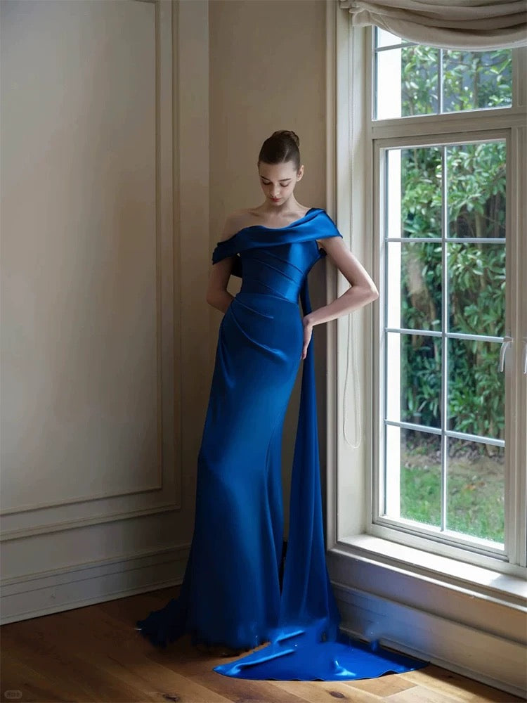 Bescheidene Abschlussballkleider Meerjungfrau One Shoulder Marineblau Satin mit Falten Langes Abendkleid N3160