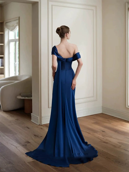 Bescheidene Abschlussballkleider Meerjungfrau One Shoulder Marineblau Satin mit Falten Langes Abendkleid N3160