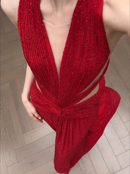 Schlichtes Ballkleid Meerjungfrau-Stil V-Ausschnitt Rot Pailletten Perlen Langes Abendkleid N3169
