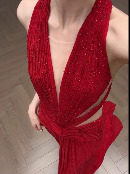 Schlichtes Ballkleid Meerjungfrau-Stil V-Ausschnitt Rot Pailletten Perlen Langes Abendkleid N3169
