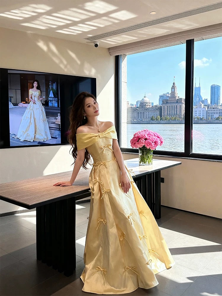 Robes de Bal Simples Coupe A-Line Épaules Dénudées Satin Jaune Avec Nœud Longue Robe de Soirée Formelle N3172