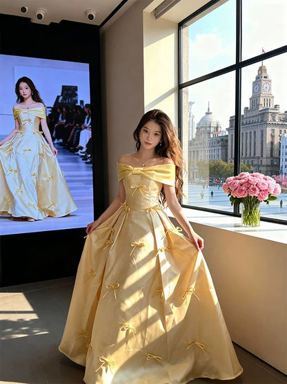 Robes de Bal Simples Coupe A-Line Épaules Dénudées Satin Jaune Avec Nœud Longue Robe de Soirée Formelle N3172