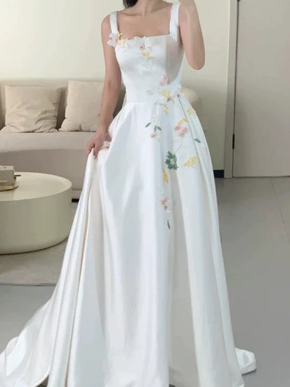 Robe de Soirée Longue de Mariage Formelle Modeste en Satin Blanc Coupe Droite Col Carré Printemps Été N3491