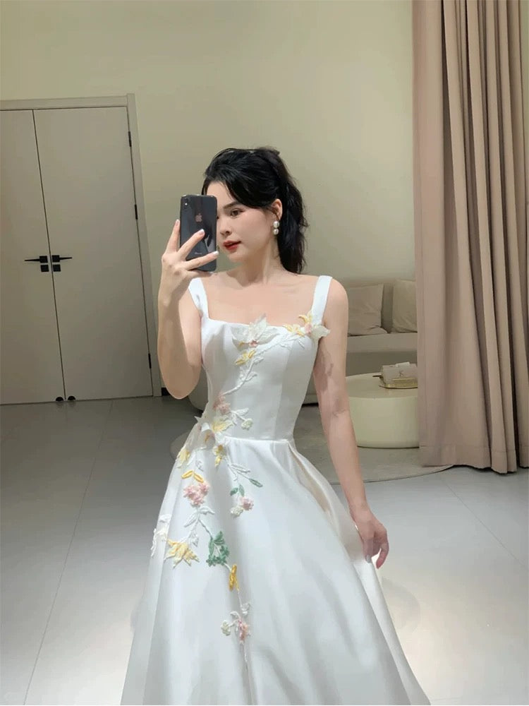 Robe de Soirée Longue de Mariage Formelle Modeste en Satin Blanc Coupe Droite Col Carré Printemps Été N3491