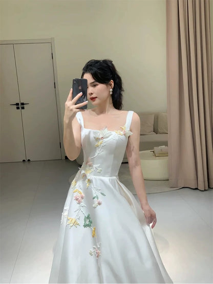 Robe de Soirée Longue de Mariage Formelle Modeste en Satin Blanc Coupe Droite Col Carré Printemps Été N3491
