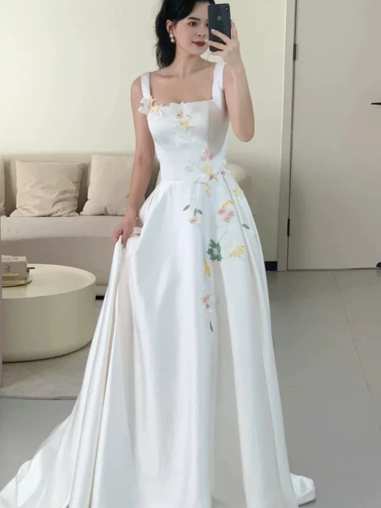 Robe de Soirée Longue de Mariage Formelle Modeste en Satin Blanc Coupe Droite Col Carré Printemps Été N3491
