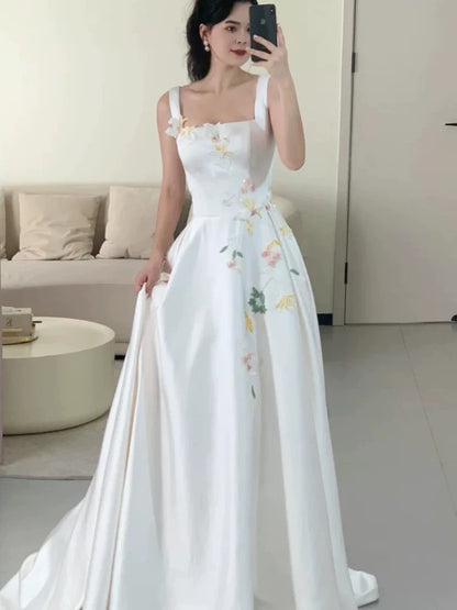 Robe de Soirée Longue de Mariage Formelle Modeste en Satin Blanc Coupe Droite Col Carré Printemps Été N3491