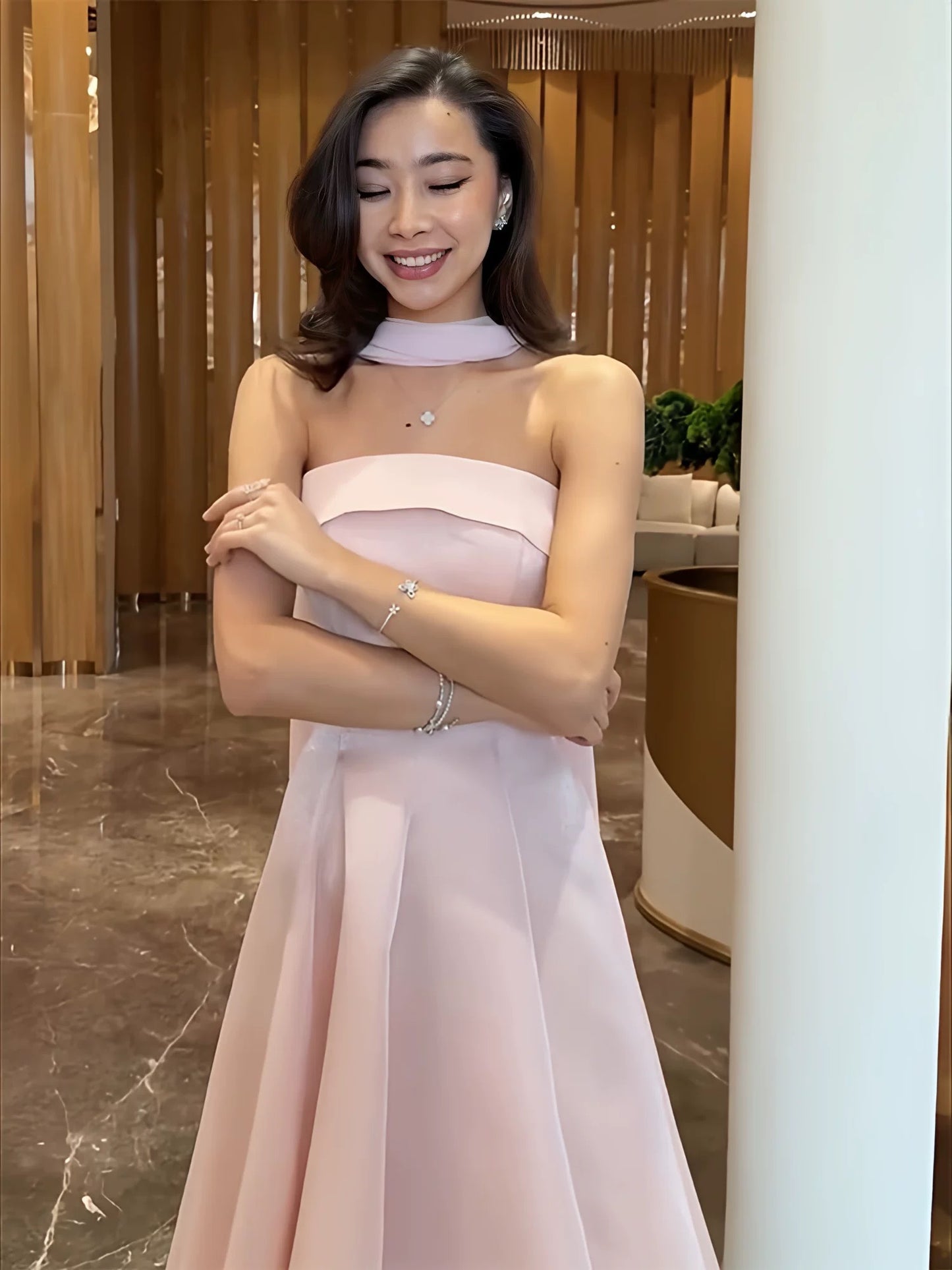 Robe de Soirée Modeste Longueur Cheville Ligne A Sans Bretelles en Satin Rose pour Invité de Mariage Formel Printemps Été Plage N3492