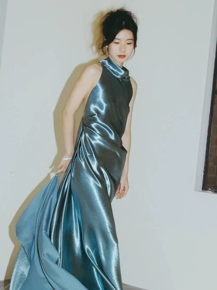 Schlichtes Meerjungfrau Halter Neck Satin Abendkleid mit Band für sommerliche Strandhochzeiten N3505