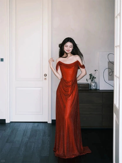 Glitzernde Meerjungfrauen-Abschlussballkleider Schulterfrei Rot Pailletten Langes Abendkleid N3921