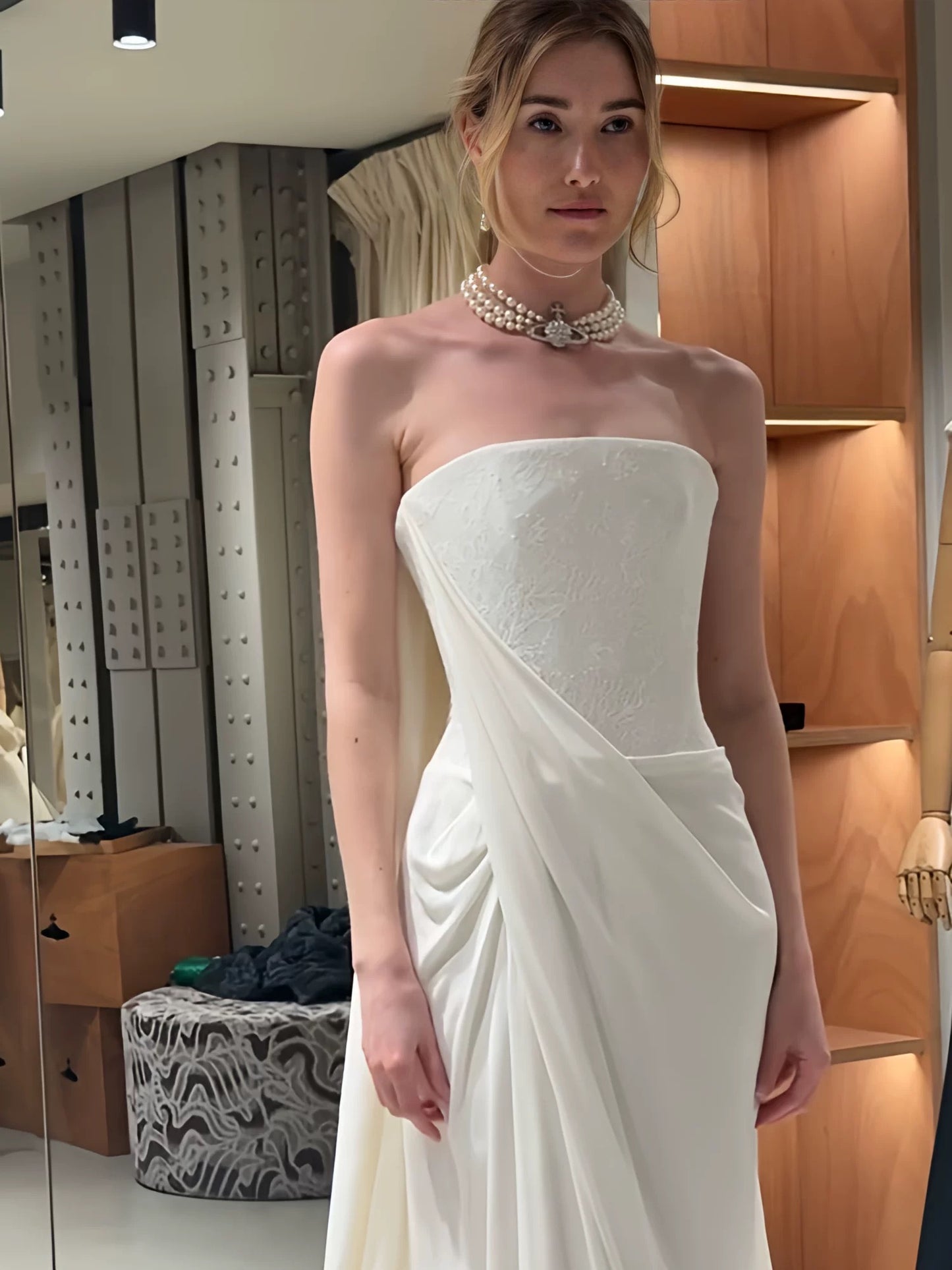 Robes de mariée romantiques Sirène Bustier Satin Blanc Fendue Style Français Robe de Mariée Jardin d'été N3936