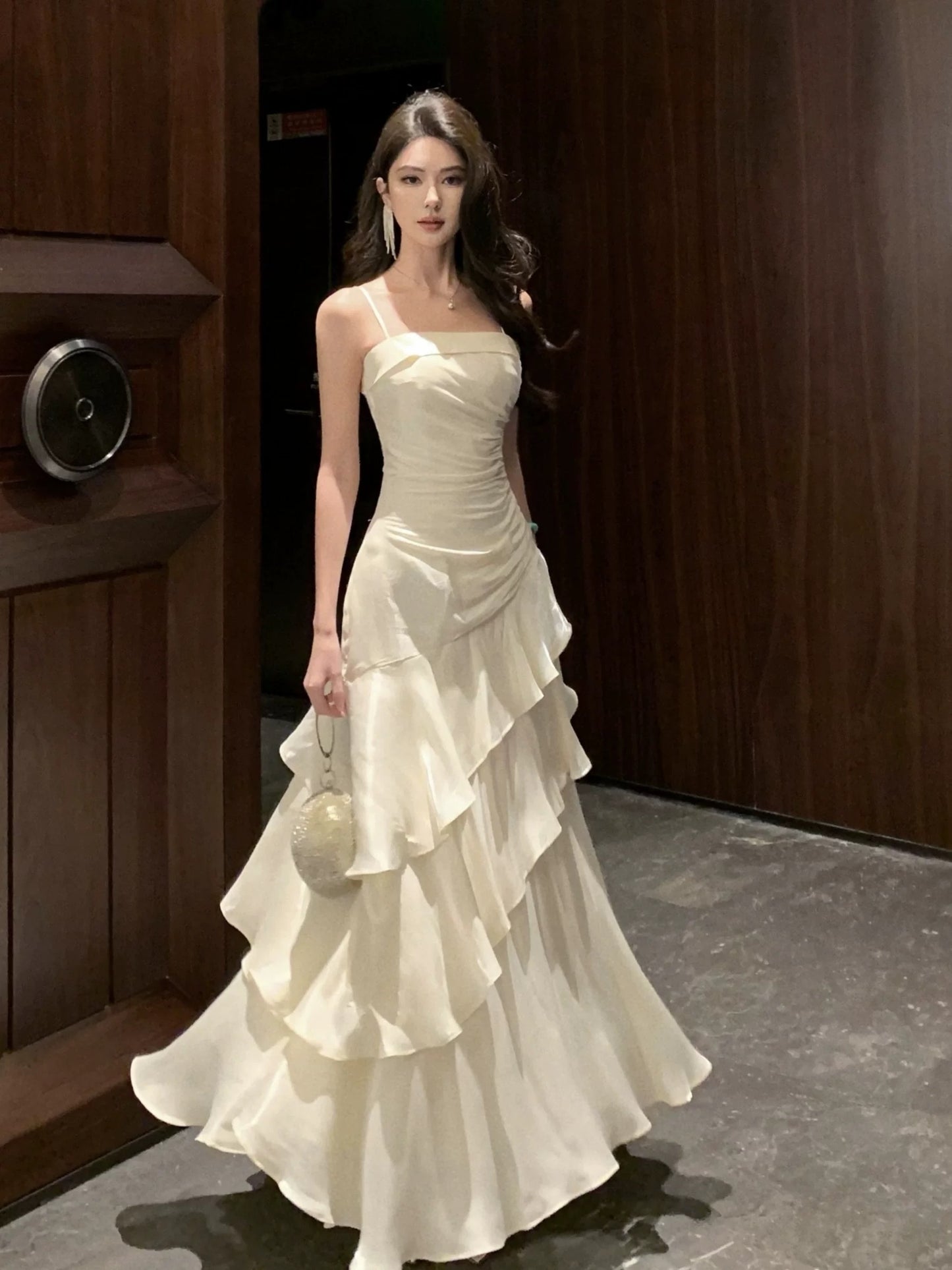 Elegante Meerjungfrauen-Abschlussballkleider mit Spaghettiträgern, Weiß, mit Falten, formelles Abendkleid N3976
