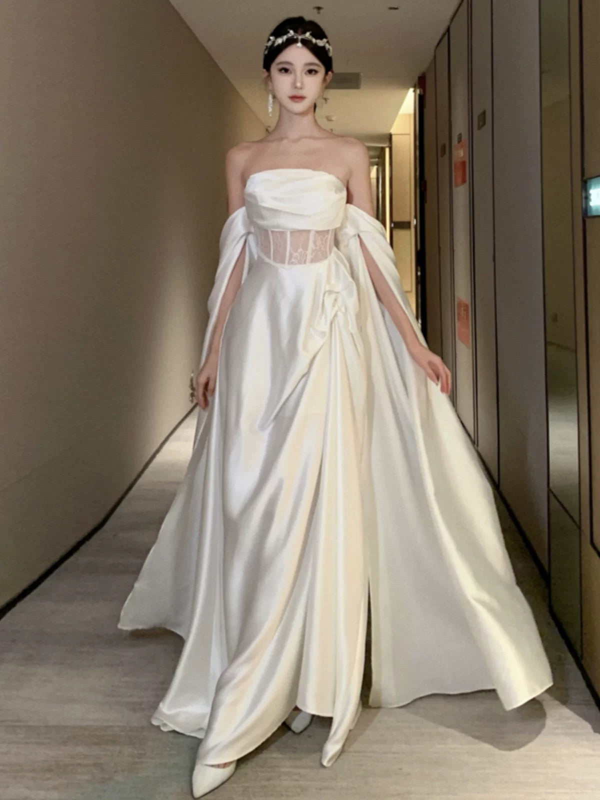 Einfache Abschlussballkleider A-Linie schulterfrei elfenbeinfarbenes Abendkleid festlich mit langen Ärmeln Ballkleid N4001