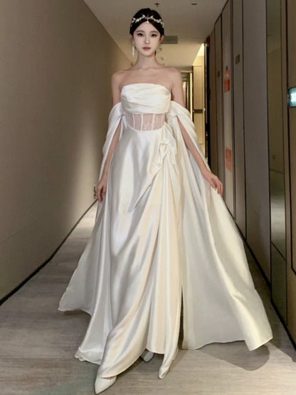 Einfache Abschlussballkleider A-Linie schulterfrei elfenbeinfarbenes Abendkleid festlich mit langen Ärmeln Ballkleid N4001