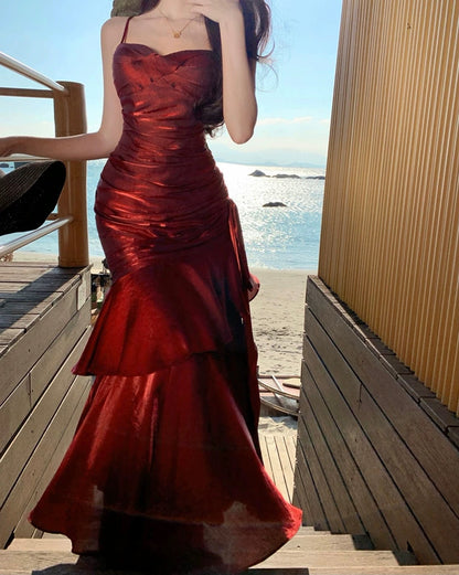 Sexy Meerjungfrau Spaghettiträger 21. Geburtstag Elegante Outfits Burgund Lange Hochzeitsgastkleider N4014